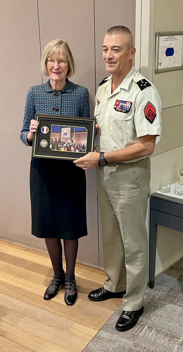AusAmbFR's tweet photo. Le Général Burkhard @CEMA_FR est un dirigeant exemplaire et un grand ami de l'Australie. J'ai eu l'honneur de m'entretenir une nouvelle fois avec lui. Les forces armées 🇦🇺&amp; 🇫🇷 travaillent ensemble pour faire progresser la paix, la stabilité et la prospérité de notre région. https://t.co/vtbKFHBt9j