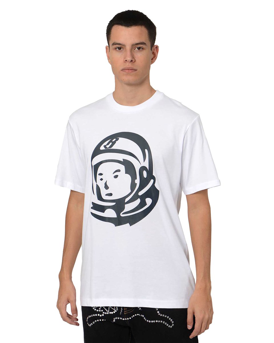 🎄 Christmas is coming, and the gift hunt is ON! 🎁 Wrong Weather’s curated selection has everything you need to nail the perfect present without breaking the bank. 
Explore the gift selection at /www.wrongweather.net/style-pick/ww-aw24-gift-guide-big-style-small-spend