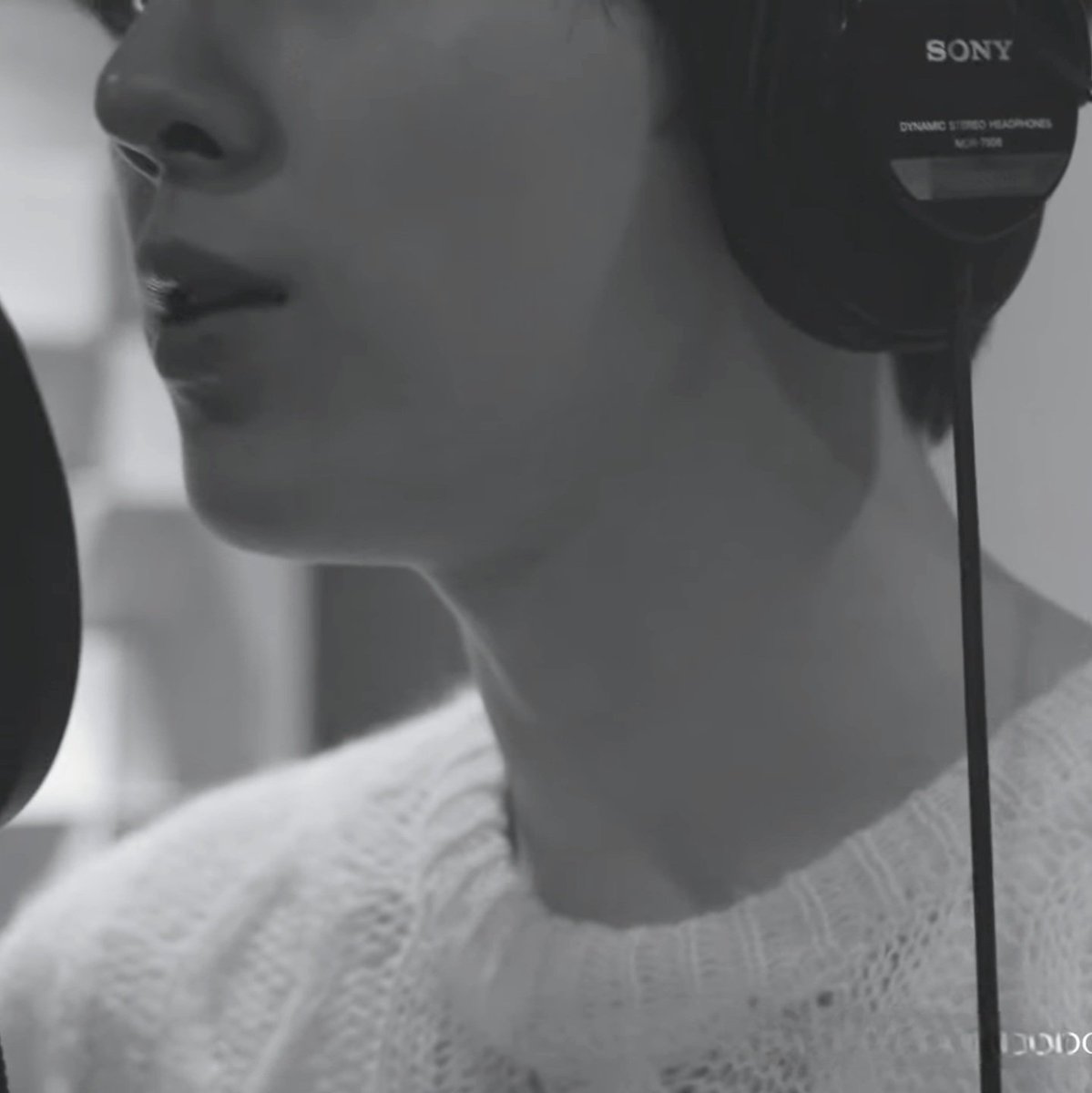 ddaddania96's tweet photo. 얼빠 눈엔 얼굴만 보여🎤🎧
그래서 행복하고... 슬퍼🥲 https://t.co/EFnFvHc2Pn