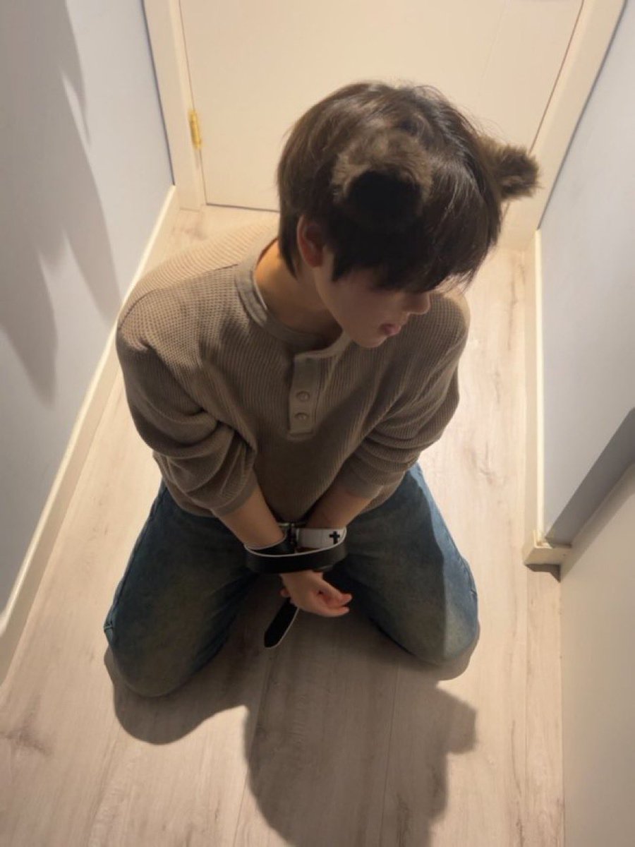 aptgyuvin's tweet photo. adore me
hold me and explore me
mark your territory
tell me im the only
only only only ONE. https://t.co/sqsO4M0yzw
