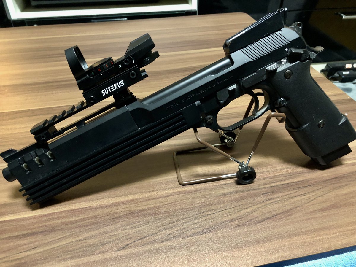 oshoux's tweet image. 5年くらい前にオート9の電動ガンが欲しくなり、東京マルイのM93Rとジャンクのオート9を仕入れて完成させました🤩
もう少しカスタムしてみたくて20mmレールとダットサイトを乗せてみました💮
見た目重視の命中精度は低いです🤣
昭和世代にはオート9がたまらんのよ😏