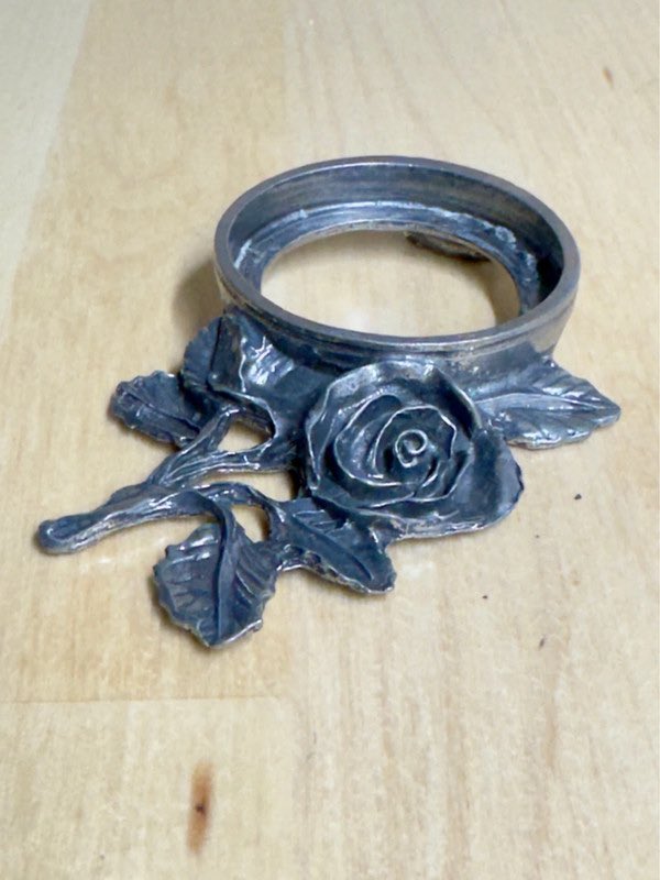 VintedOnly's tweet photo. Vintage table decorations from me on #Vinted : €12,50. #tin #pewter #secondhand ⁦@RzlStores⁩ ⁦@BibbiLou⁩ ⁦@Sweetpeagifts⁩ 😉 https://t.co/n37HJZu8p3 https://t.co/fr8MER1JmV