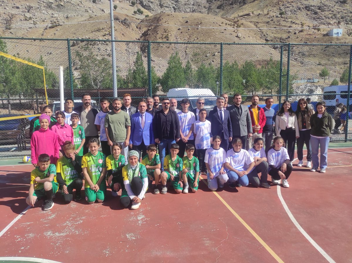 Sason İlçe Milli Eğitim Müdürlüğü ile Yücebağ Belediyesinin katkılarıyla Sason Yücebağ BİST YBO'nun ev sahipliğinde voleybol turnuvası düzenlendi.14 okul 140 sporcunun katıldığı turnuvanın şampiyonu Şehitler Ortaokulu,2. Umurlu Ortaokulu,3. ise Karşıyaka YBO aldı.