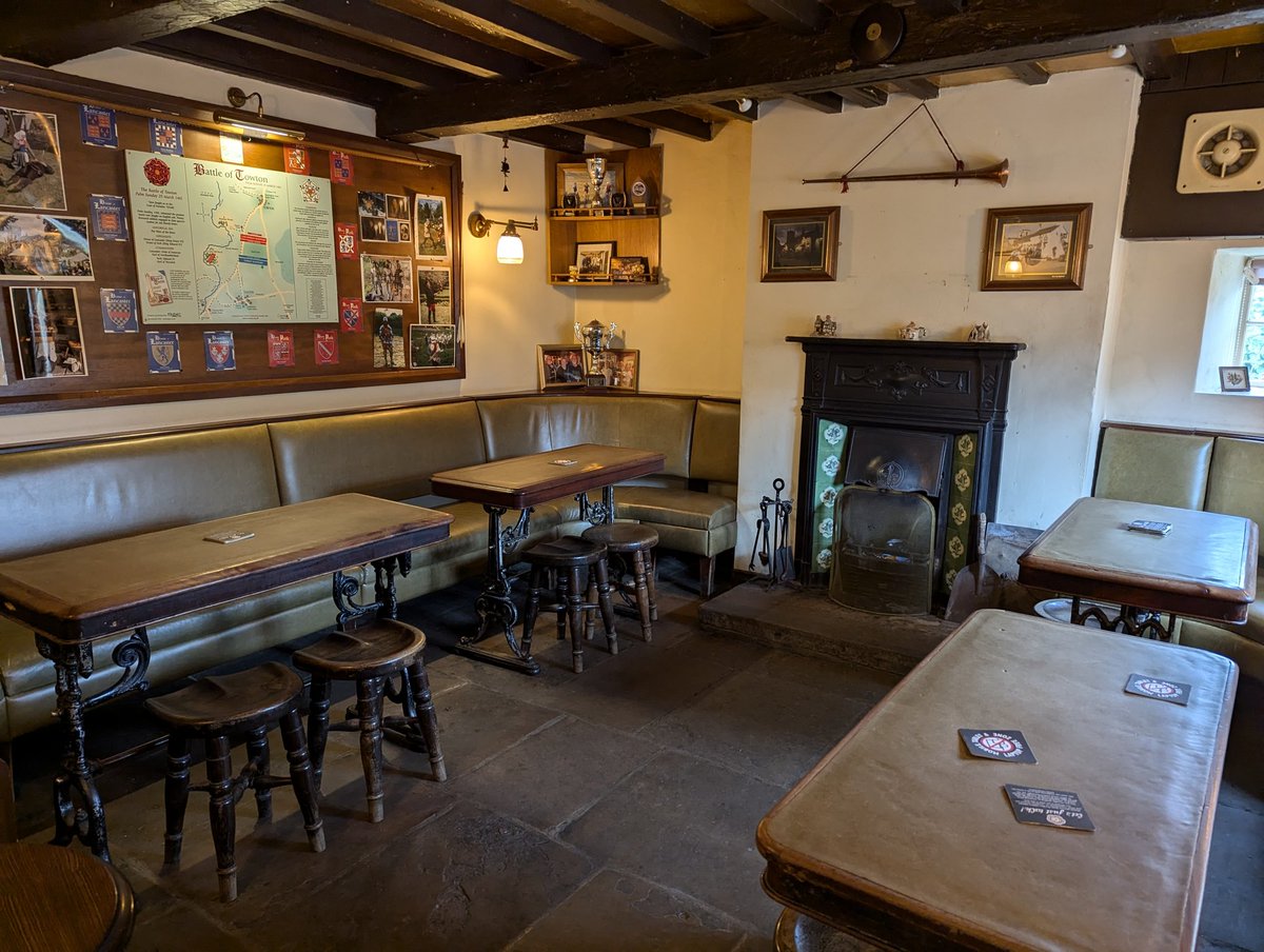 The Greyhound Inn, Saxton
__________
 instagram.com/p/DCTaPDTIwuv/…

facebook.com/share/p/15YDD1…
__________

#northyorkshirepubs #pubguide #northyorkshire #yorkshirepubguide #yorkshirebeer #saxton
