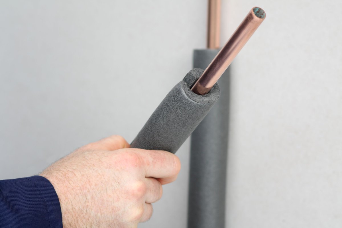 Wist je dat je met leidingisolatie energie kunt besparen op plekken in je huis waar je nooit komt?  🏠🛠️

Met leidingisolatie blijft de warmte waar je het nodig hebt, zonder verspilling in onzichtbare ruimtes.

Meer weten? duurzaambouwloket.nl/nieuws/wist-je…

#leidingisolatie #bespaartip