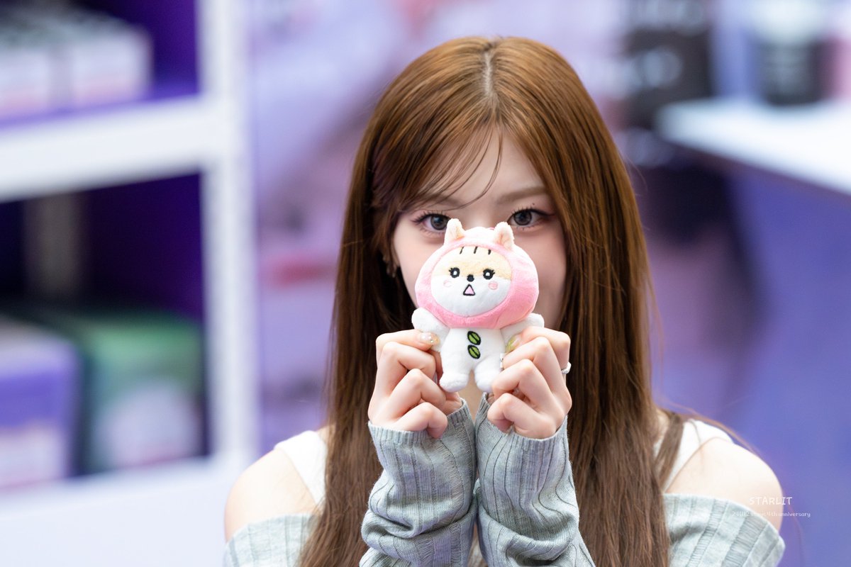 starlit_seeun's tweet photo. 241112 stayc 4th anniversary HQ
세복이🍑와 함께하는 4주년
#세은 #Seeun #윤세은 #princesseun
#스테이씨 #stayc #세복이 #sebok https://t.co/LHu4LdlPCg