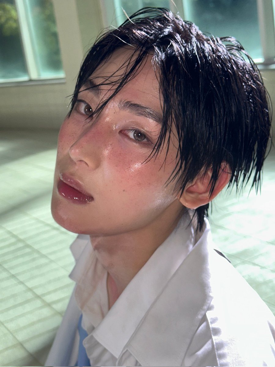 meteorshowerfox's tweet photo. zooming in feels illegal 😭 https://t.co/bPbkExmpxi