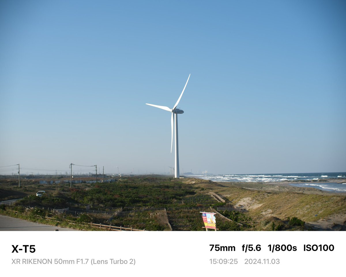 suga_photo12's tweet photo. 【電車じゃ行きにくい場所に行く】天気が良ければ絶景とのことで行ってみた。

Camera→FUJIFILM X-T5
Lens→XR RIKENON 50mm F1.7
Adapter→Lens Turbo Ⅱ

#rikenon50mmf17 #lensturbo2 #filmsmulation #波崎シーサイドパーク #風力発電 #風車 #fujifilm #xt5 #オールドレンズ #oldlens #photography https://t.co/6WbFh3GPea