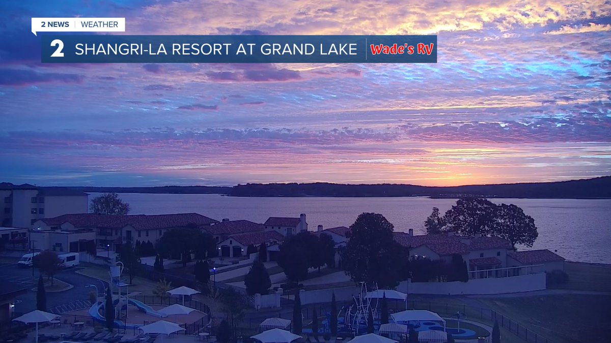 emmalanderoswx's tweet photo. Rain hasn't moved in towards Grand Lake yet but look at this view! #okwx https://t.co/H9kx69QR2g