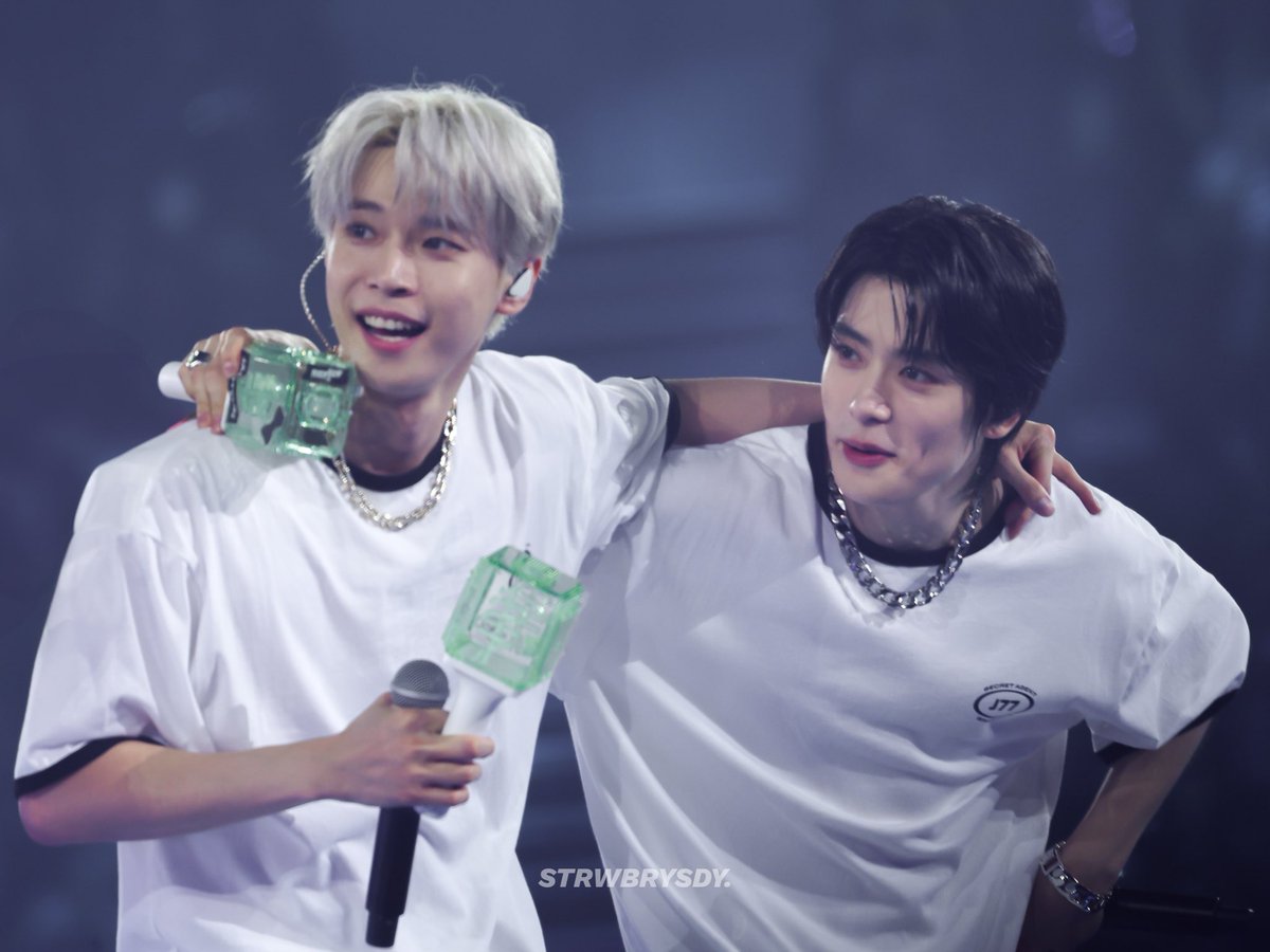 240804 8주년 팬미팅

#DOYOUNG #도영 #JAEHYUN #해현
#NCT127 #엔시티127 #2024MAMAVOTE
