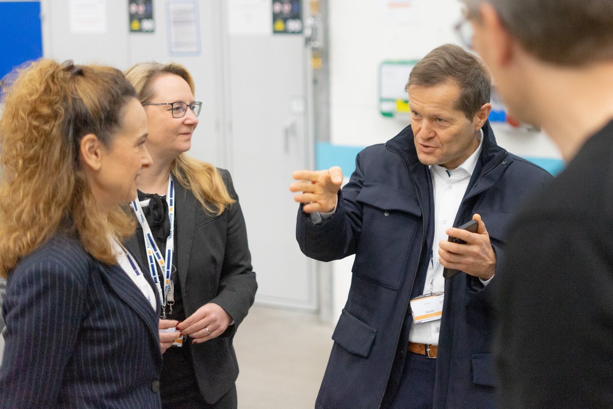 We  felt honoured having Ferenc Krausz at European XFEL today. The Nobel  Prize Laureat in physics 2023 visited the experiment hall and spoke to  European XFEL scientists.
Krausz was very impressed by the  performance of our X-ray laser and what experiments are possible here.