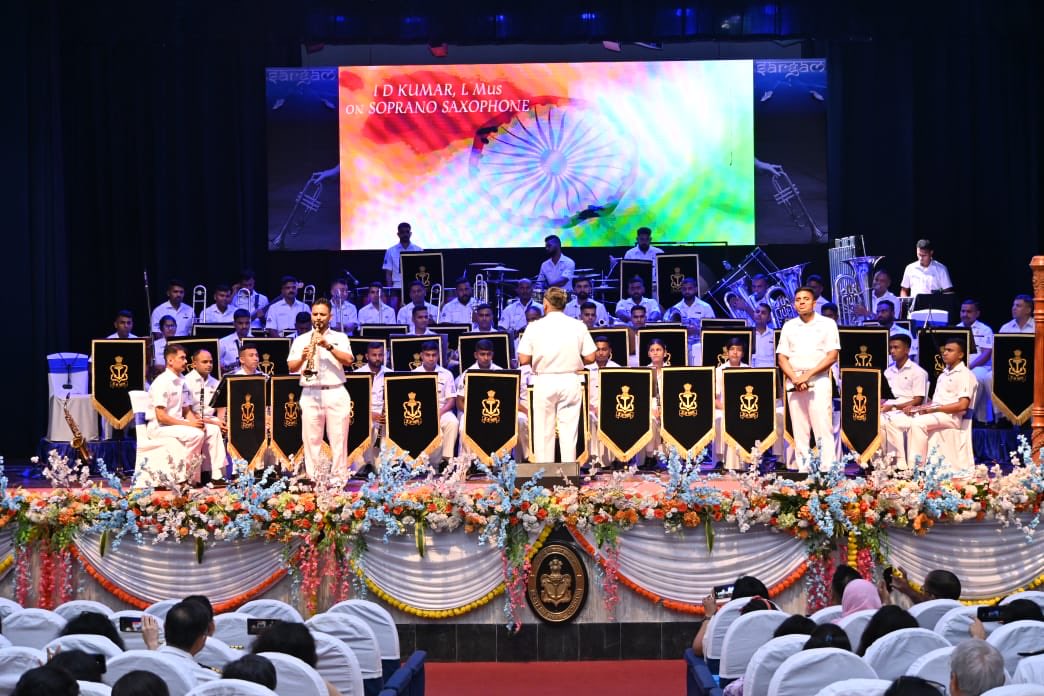 IN_HQMNA's tweet photo. As part of #NavyWeek24, #SARGAM24 was held at #MullaAuditorium by #INSKunjali, captivating audiences with vibrant and resonant scores. Conducted for school children, civil digitaries, families, veterans, and naval personnel, the #INBand struck chords with their melodies https://t.co/D1zj1gusHp