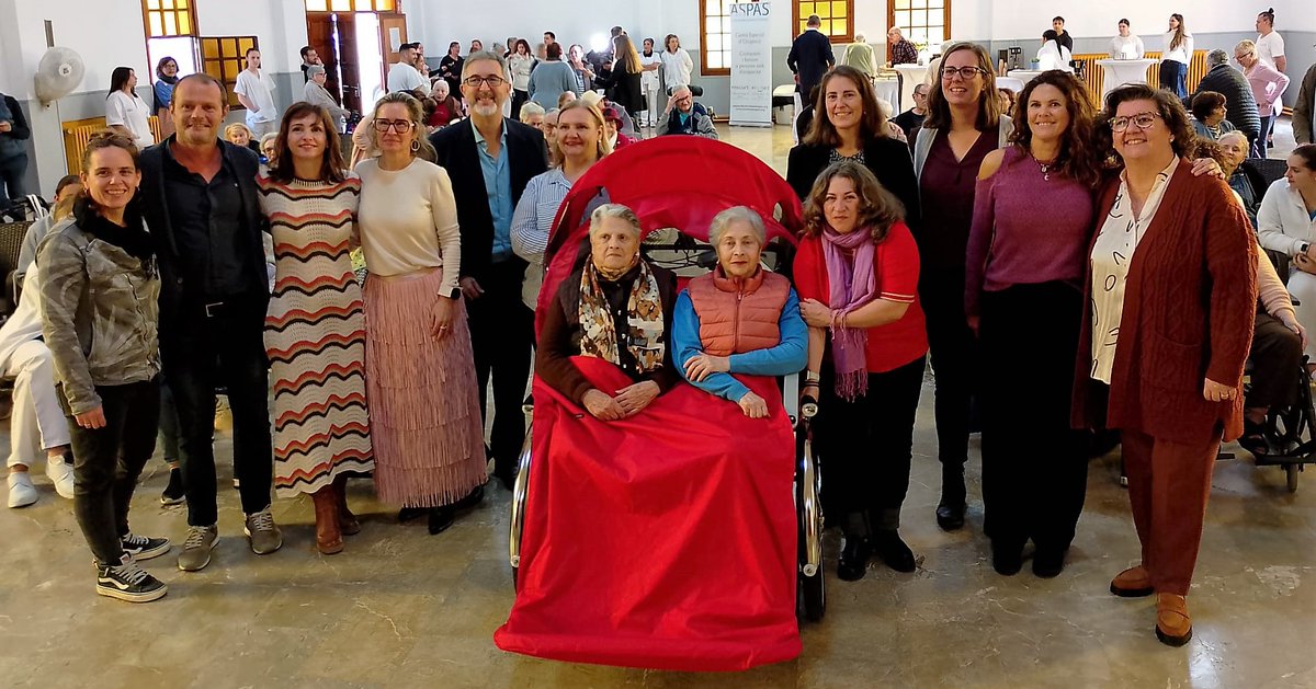imasmallorca's tweet photo. 🚴‍♂️Elina i Laura han estat les primeres residents de la #LlardAncians en participar a "En bici sense edat" de @MallorcaIntegra 

👉Un programa pioner a Balears per afavorir la integració a la comunitat, provocar somriures i evitar la solitud no desitjada

ℹ️https://t.co/jmjN17ta9g https://t.co/GIodpGJj1f