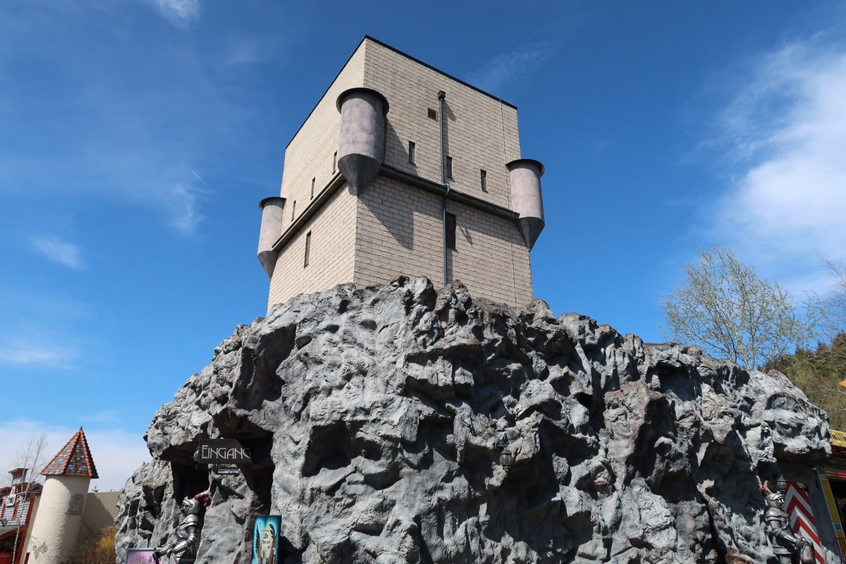 Team_DRDB's tweet image. We delve into the rise of the vertical dark ride in our latest special: Moving on Up II. Explore the history of the Dungeon towers, Crazy Professor and more together with ABC Rides, @Ride_Engineers and Farmer Attraction Development.

darkridedatabase.com/moving-on-up-i…

#DarkRide #DRdb