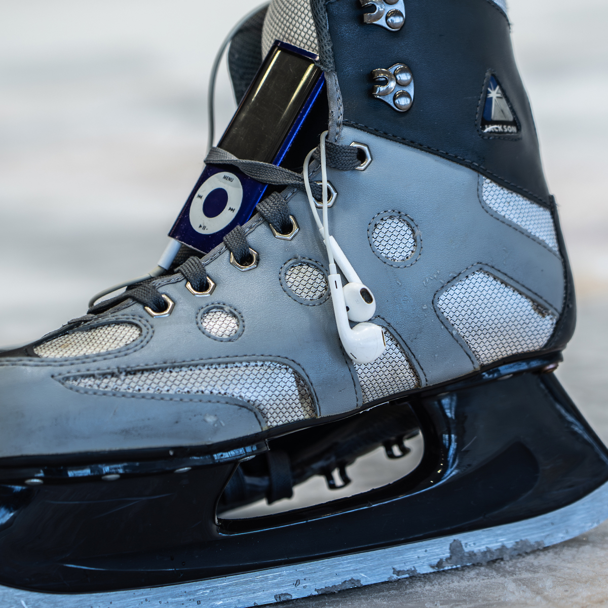 WarriorIceArena's tweet image. Free Rock 'n Skate Info:
🤘Friday, November 15th
🤘9pm - 9:50pm
🤘Admission is FREE (first come, first serve, max 175 skaters)
🤘Skate rental is $6

#RockNSkate #ThrowbackJam #FreeSkateNight #warrioricearena #bostonbruins #publicskating #bostonactivities #familyfun