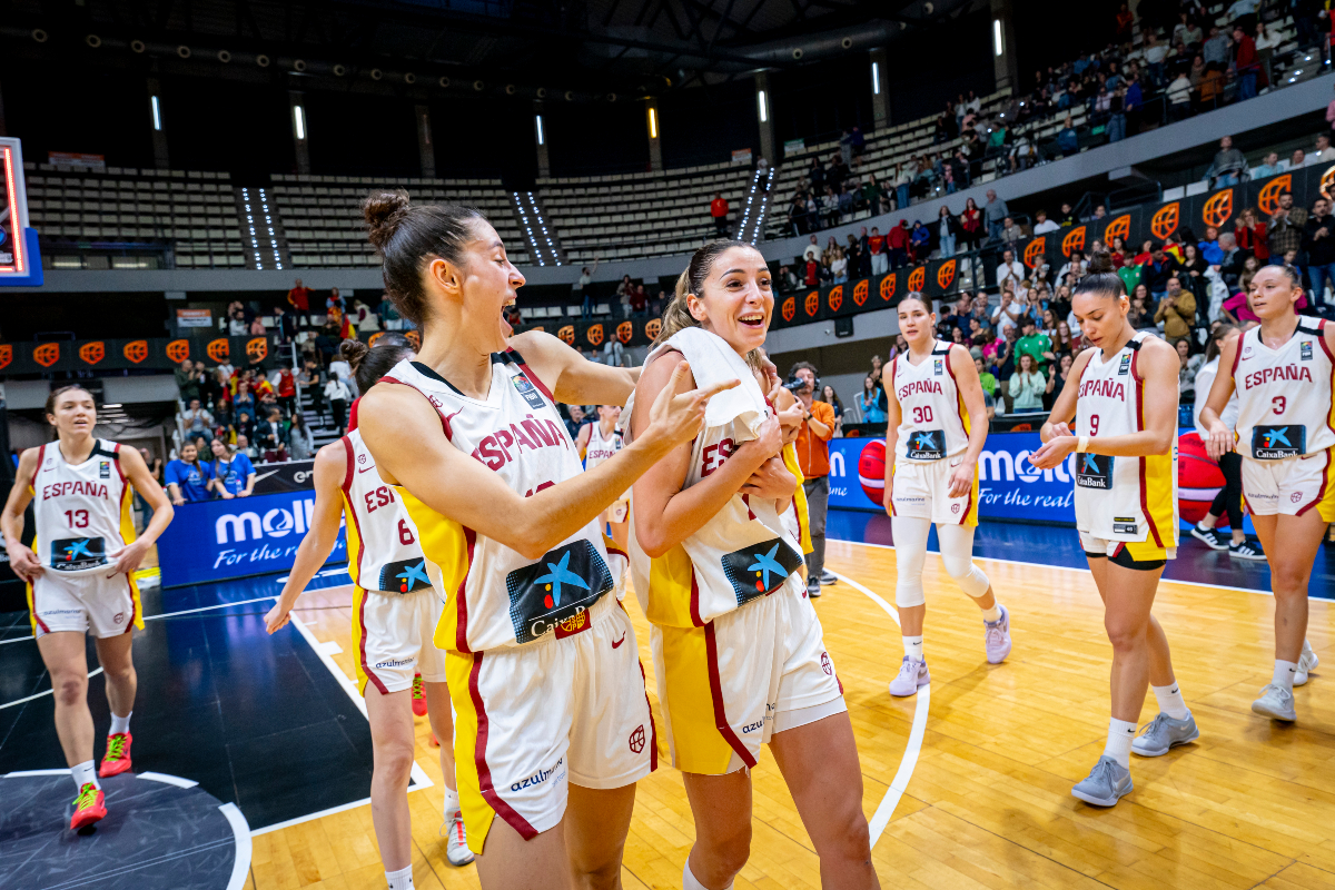 VoluntariosFEB's tweet photo. ¡Más fotos del partido! Qué felicidad  😄👏🏻🏀💪🏻🧡🚀

🇪🇸 vs 🇭🇷

#voluntariosfebcaixabank 
#10añosvoluntariosfebcaixabank https://t.co/iu4cpgcAE1