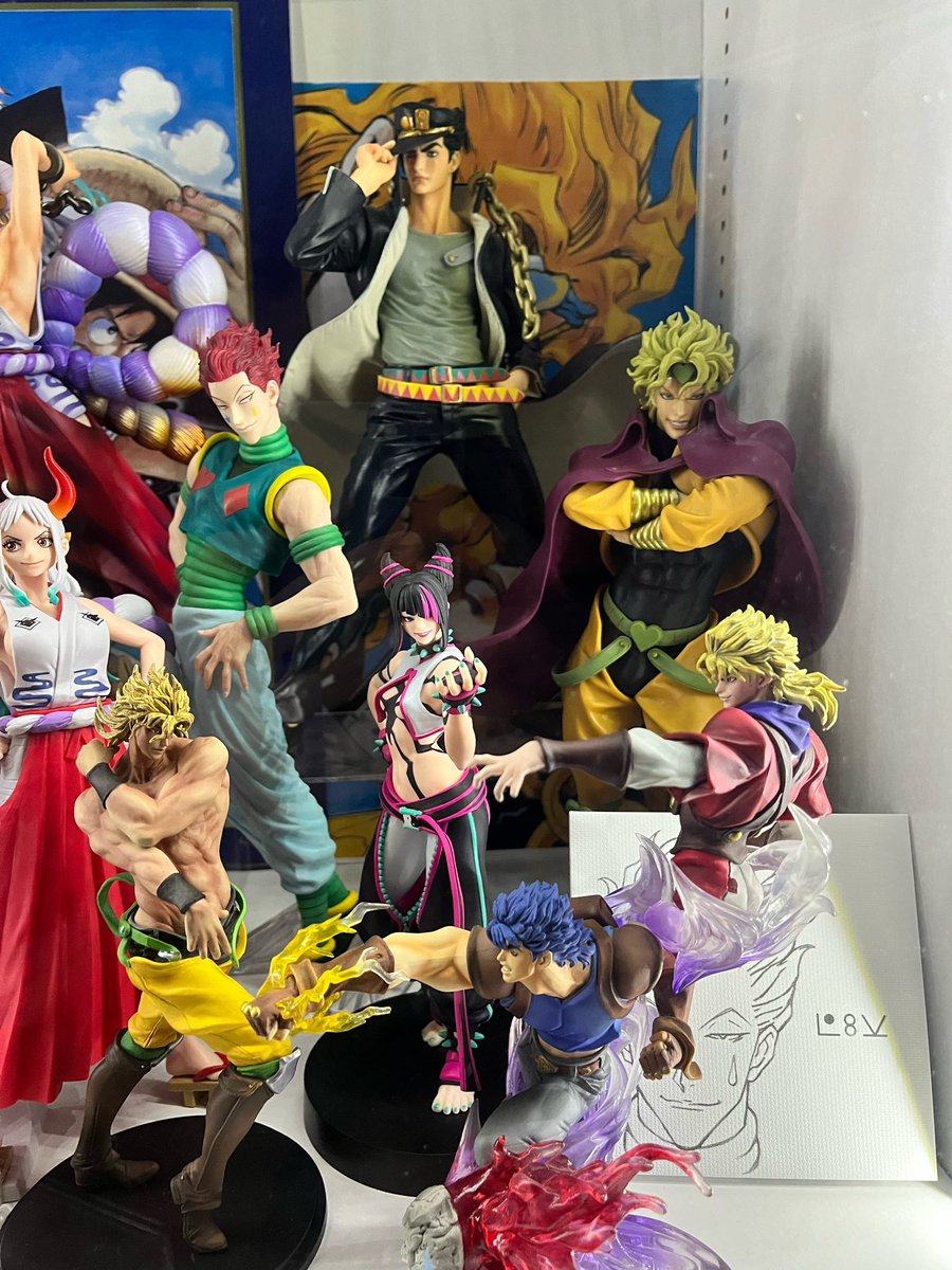 先月頭くらいのディスプレイ！
ここ1ヶ月でめちゃくちゃガラッと変わりました🤣
今思えば毎週のようにケース触って配置とか変えたりしてたなー🤔
JOJOも大好きなので3作品並べたディスプレイもめっちゃ気に入ってます☺️
 #フィギュアディスプレイ 
 #JAJAN