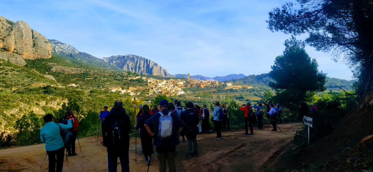 La Universidad lanza un programa anual de rutas senderistas para promover la actividad física entre los universitarios veteranos

Lárrede-Javierre, primer recorrido del curso 24-25 de '#DeporteySalud' +55 de @Unizar
 campushuesca.unizar.es/noticias/la-un… Foto: anterior ruta en Agüero (Huesca)