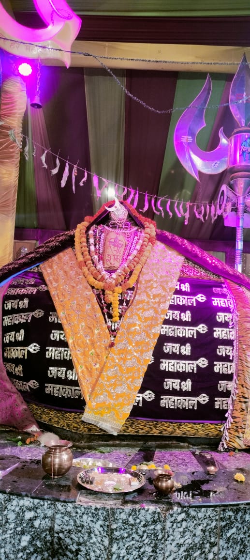 panditmishraji's tweet image. आज दिनांक 13-11-2024 बुधवार को कुबेरेश्वर धाम सीहोर के प्रदोष काल संध्या आरती का भव्य दर्शन
कुबेरेश्वर भंडारी आप सभी की मनोकामना पूरी करे
#kubereshwardhamsehore #kubereshwarmahadev #sihorewale 
#kubereshwardhamkeupay #Pandit_Pradeep_Ji_Mishra