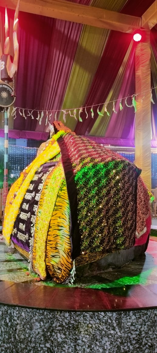 panditmishraji's tweet image. आज दिनांक 13-11-2024 बुधवार को कुबेरेश्वर धाम सीहोर के प्रदोष काल संध्या आरती का भव्य दर्शन
कुबेरेश्वर भंडारी आप सभी की मनोकामना पूरी करे
#kubereshwardhamsehore #kubereshwarmahadev #sihorewale 
#kubereshwardhamkeupay #Pandit_Pradeep_Ji_Mishra