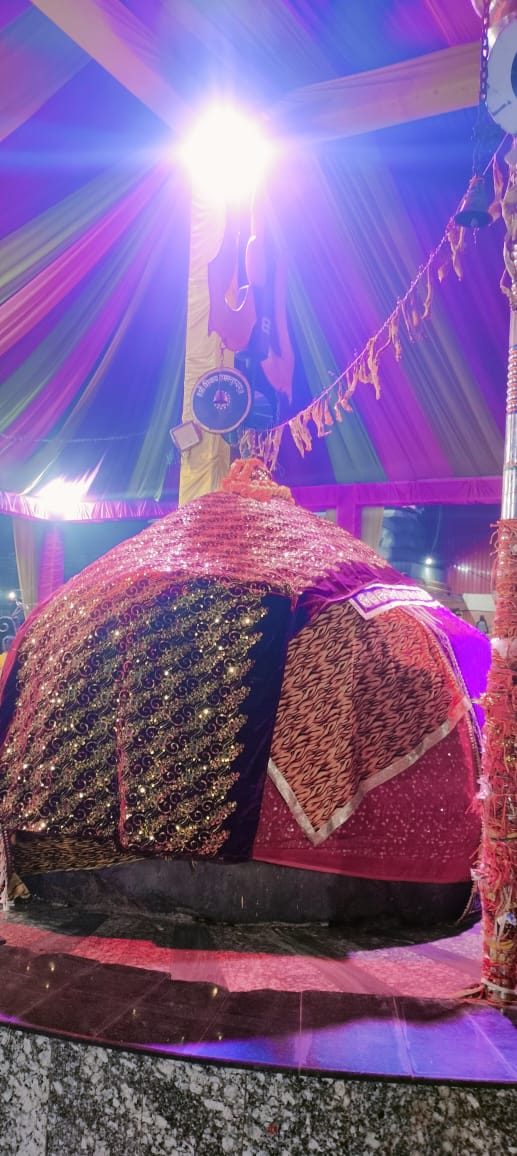 panditmishraji's tweet image. आज दिनांक 13-11-2024 बुधवार को कुबेरेश्वर धाम सीहोर के प्रदोष काल संध्या आरती का भव्य दर्शन
कुबेरेश्वर भंडारी आप सभी की मनोकामना पूरी करे
#kubereshwardhamsehore #kubereshwarmahadev #sihorewale 
#kubereshwardhamkeupay #Pandit_Pradeep_Ji_Mishra