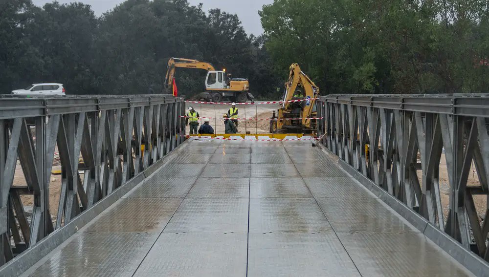🌉 UME y Ejército de Tierra al rescate con puentes temporales en la Comunidad Valenciana 🚧💪
La labor incansable de las Fuerzas Armadas continúa en las áreas afectadas por la DANA 🌧️
#UME #EjércitoDeTierra #ReconstrucciónValencia #ApoyoEnEmergencias #UnidosPorLaComunidad