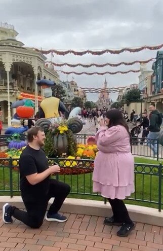 MabNetScot's tweet image. Amazing News💍

Under the enchanting glow of Sleeping Beauty's Castle, a fairytale came to life, when our beloved Dylan Clarkson, knelt before his princess, Jasmine, and asked for her hand in marriage. It was a moment that rivaled the magic of any Disney story.

@disneylandparis