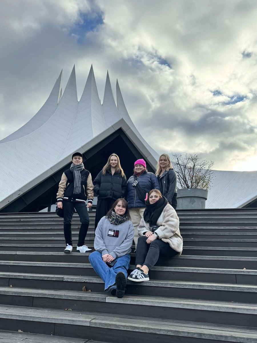 shawnmendes_pol's tweet image. Polish #MendesArmy 💛💛💛