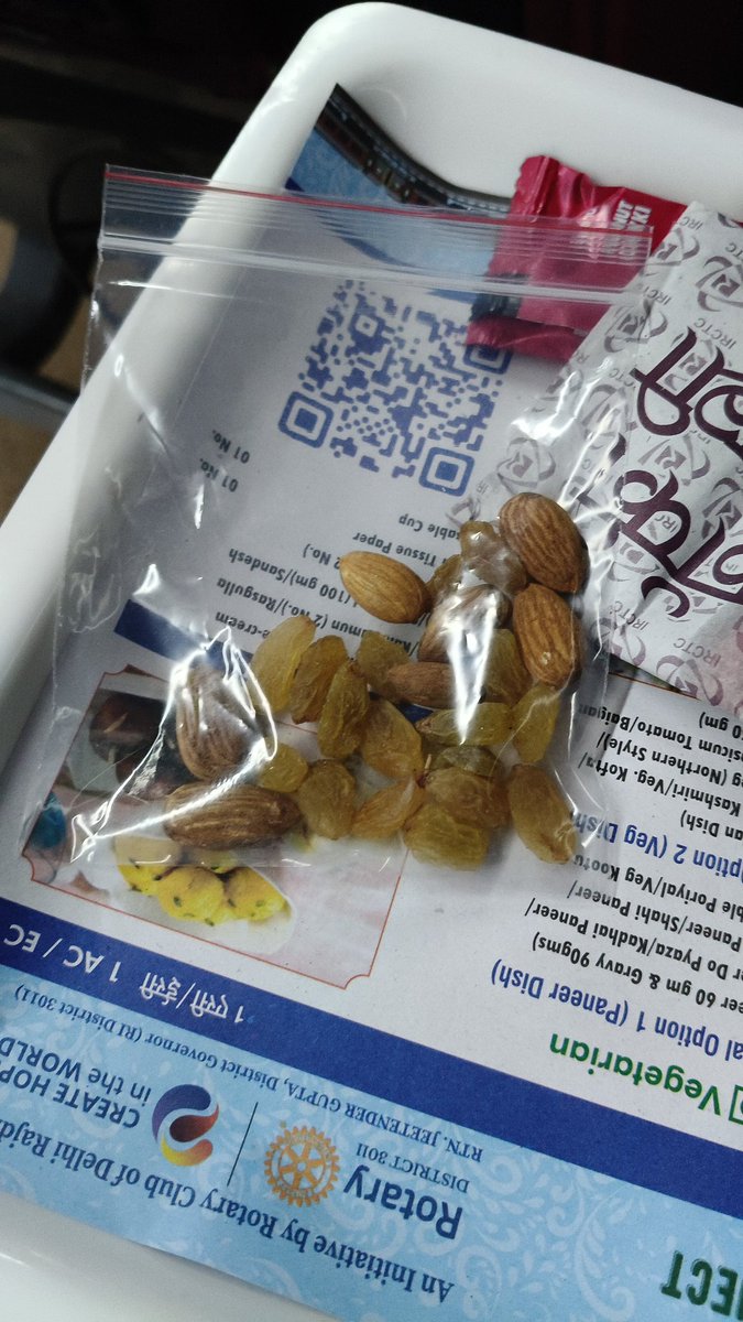 manojgarg04's tweet photo. @AshwiniVaishnaw @RailMinIndia @RailwaySeva @PMOIndia @narendramodi 

Poor quality of food is served in Shatabdi trains and if complaints are filed then post is deleted 

Food services are regularly being downgraded and unpacked food is being served https://t.co/yQevhJsJ8U