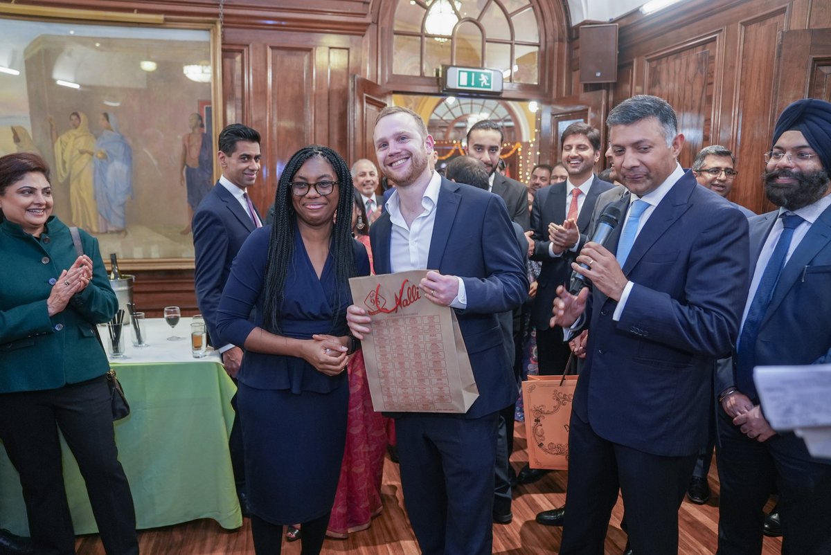 HCI_London's tweet photo. Special thanks to our sponsors for the raffle and goody bags: @HaldiramSnacks, #RoyalSweets, #PaulJohn, @NalliSilk, and the Council for Leather Exports.
@VDoraiswami @sujitjoyghosh @MEAIndia @IndianDiplomacy https://t.co/c4LnkF0dZ2