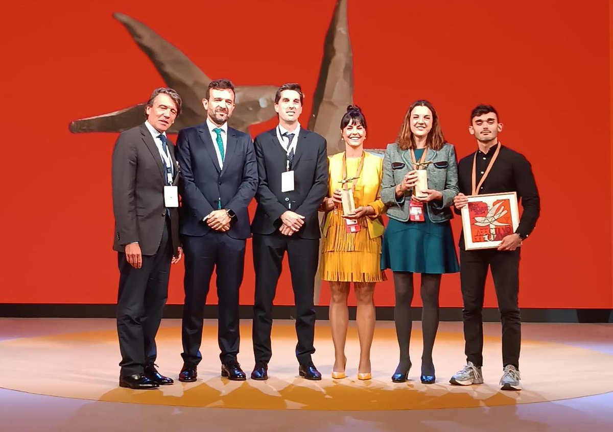 J&J Innovative Medicine España (@jnjinnovmedes) on Twitter photo Enhorabuena a los ganadores a la mejor Iniciativa desarrollada por profesionales sanitarios:
1º🏆 ‘Venciendo al dolor crónico. Una vida mejor es posible’ <a href="/VictoriaRuizRom/">Victoria Ruiz Romero</a>, Ana Porrúa Del Saz, Consuelo Pereira Delgado, Begoña Gómez Hernández, Blanca Martínez Monrobé, Noelia Enhorabuena a los ganadores a la mejor Iniciativa desarrollada por profesionales sanitarios:
1º🏆 ‘Venciendo al dolor crónico. Una vida mejor es posible’ <a href="/VictoriaRuizRom/">Victoria Ruiz Romero</a>, Ana Porrúa Del Saz, Consuelo Pereira Delgado, Begoña Gómez Hernández, Blanca Martínez Monrobé, Noelia