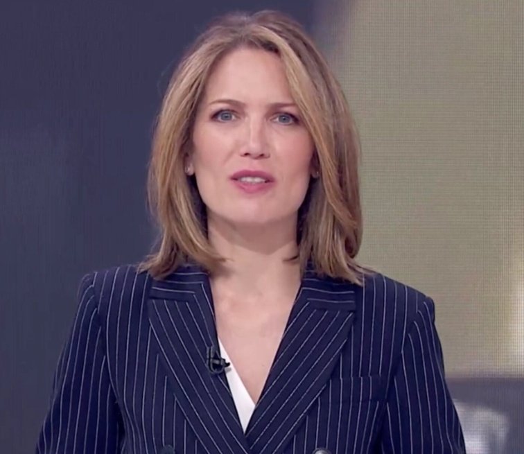 📊 ¿Quién es, en tu opinión, MEJOR PERIODISTA?

🔄 IKER JIMÉNEZ 
♥️ SILVIA INTXAURRONDO