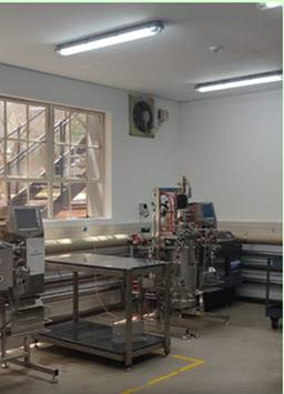 EUinSA's tweet photo. #TeamEurope is proud to support the CSIR Biomanufacturing Training Hub's infrastructural upgrades and skills development, empowering young people in the bio-manufacturing value chain. We support the production of vaccines and health products in Africa for the African market. https://t.co/asBAKxw3p9