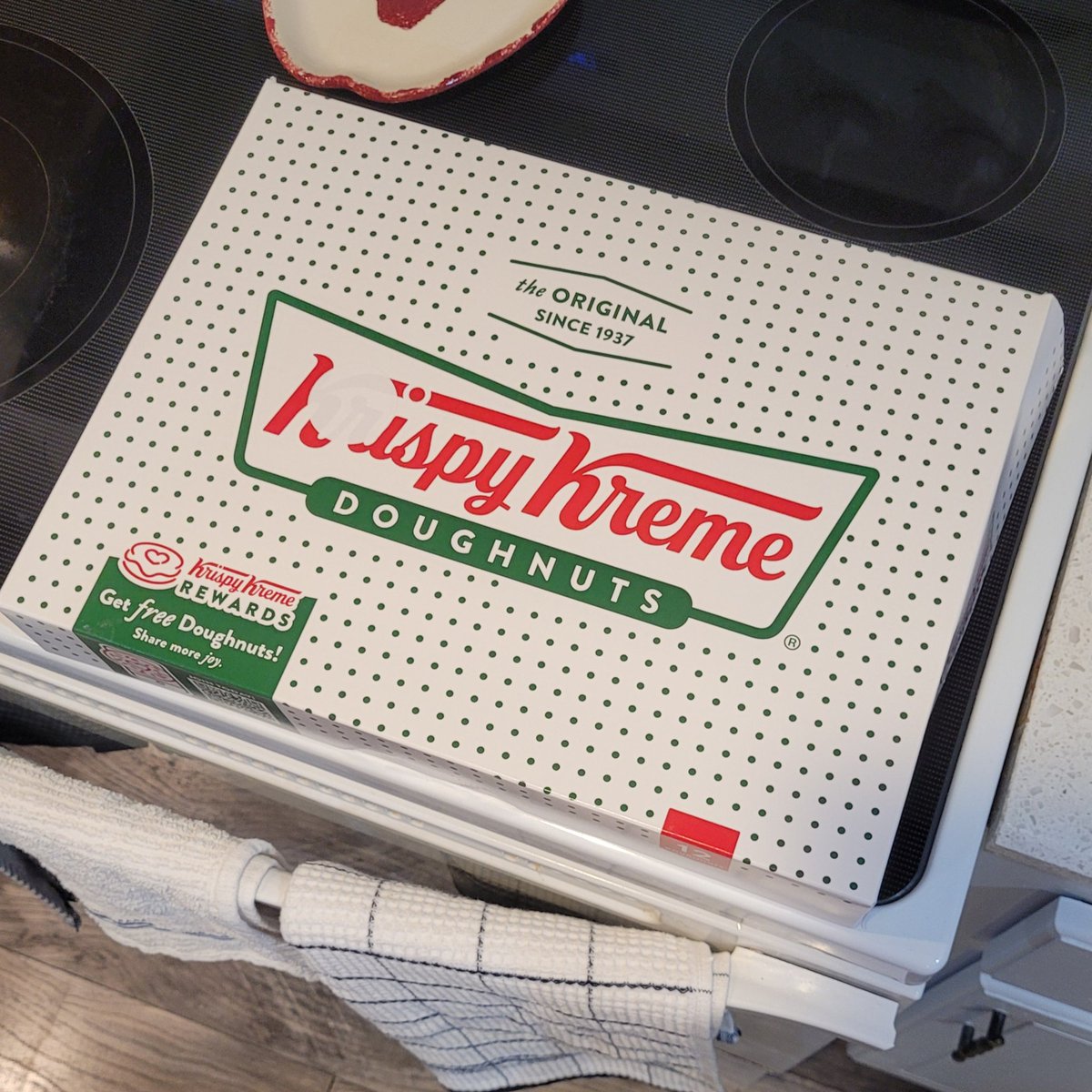 NerdInFlorida's tweet photo. Who else got their FREE dozen  Krispy Kreme donuts for World Kindness Day? 🍩 

Their coffee is lovely, too! ☕️ 

#krispykreme #donuts #WorldKindnessDay2024 https://t.co/wuW6PDyA38
