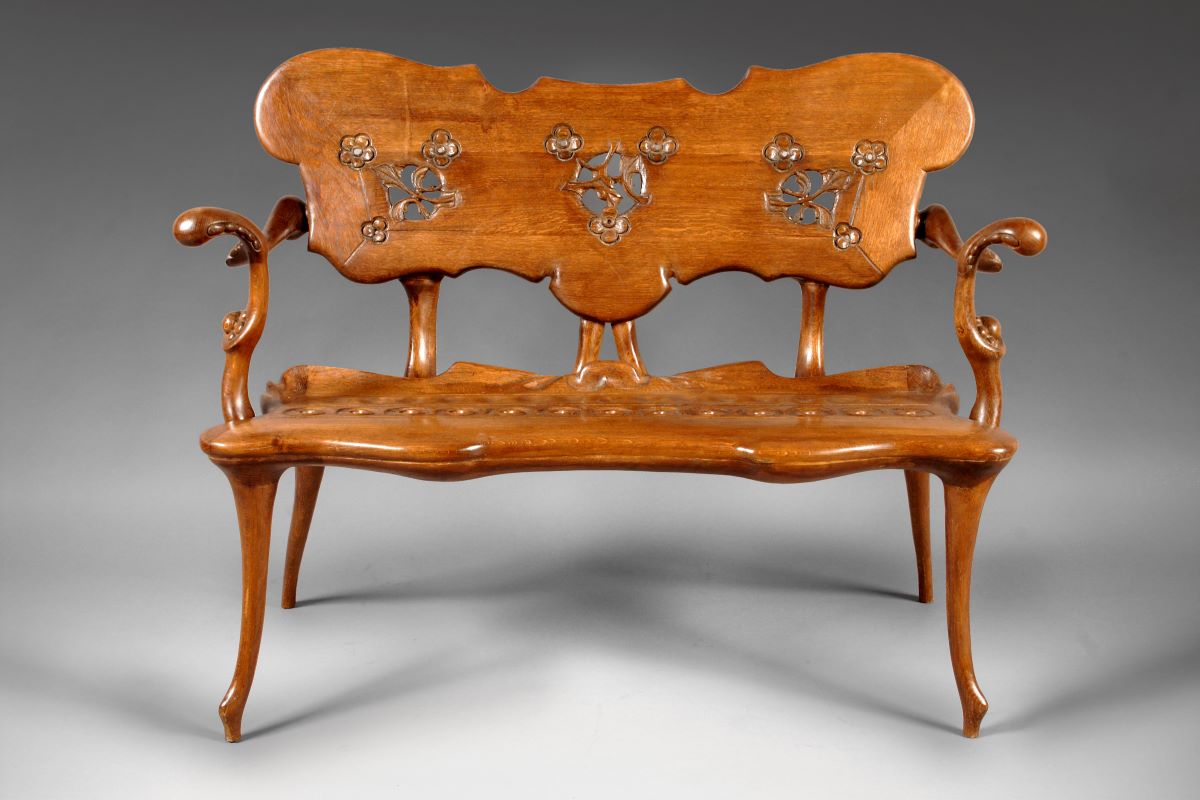 ArtNouveauClub's tweet image. Oak wood bench designed by Antoni #Gaudí around 1902. This piece was originally part of the furniture of Casa Calvet🪑Banc de fusta de roure dissenyat per #AntoniGaudí cap al 1902. Aquesta peça originalment formava part del mobiliari de la Casa Calvet

📷©@museumodernisme