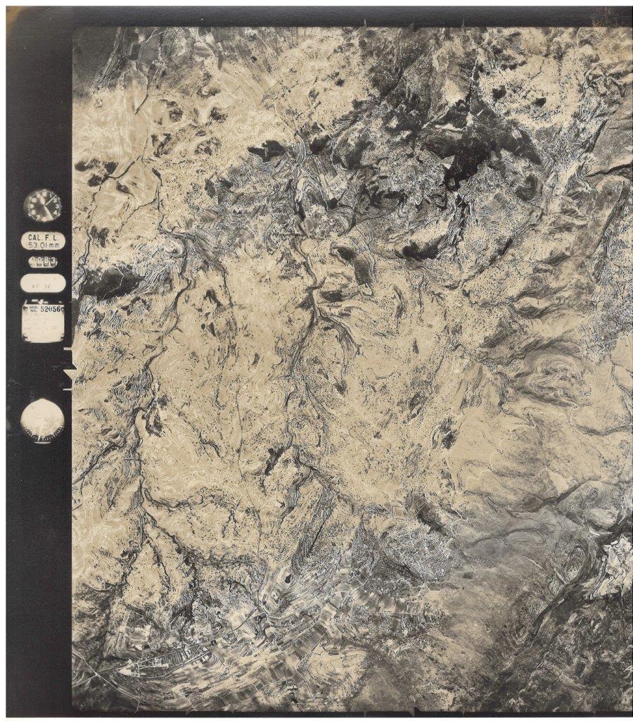 LaPosta_Found's tweet photo. El próximo viernes 15 dic, 19:30, inauguración de "Geomatics: Land | Law | Minerals", trabajos de un grupo de artistas sudafricanos realizados sobre una colección de fotografias aéreas tomadas por el Ejército español en 1940 de minas en Sudáfrica. Más info https://t.co/Tr7gfsgc4H https://t.co/0yYzMrHwfS