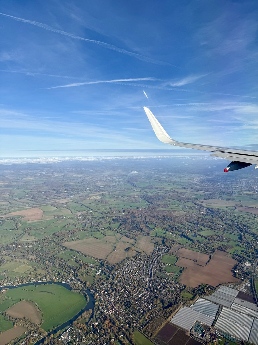skhsusieq's tweet photo. When you get allocated the back of the plane window seat you take full advantage of the views 

#sky #flying #views #planelife #airtravel #flyinghigh #skyviews #clouds #planeviews https://t.co/SRB1kgTGm3
