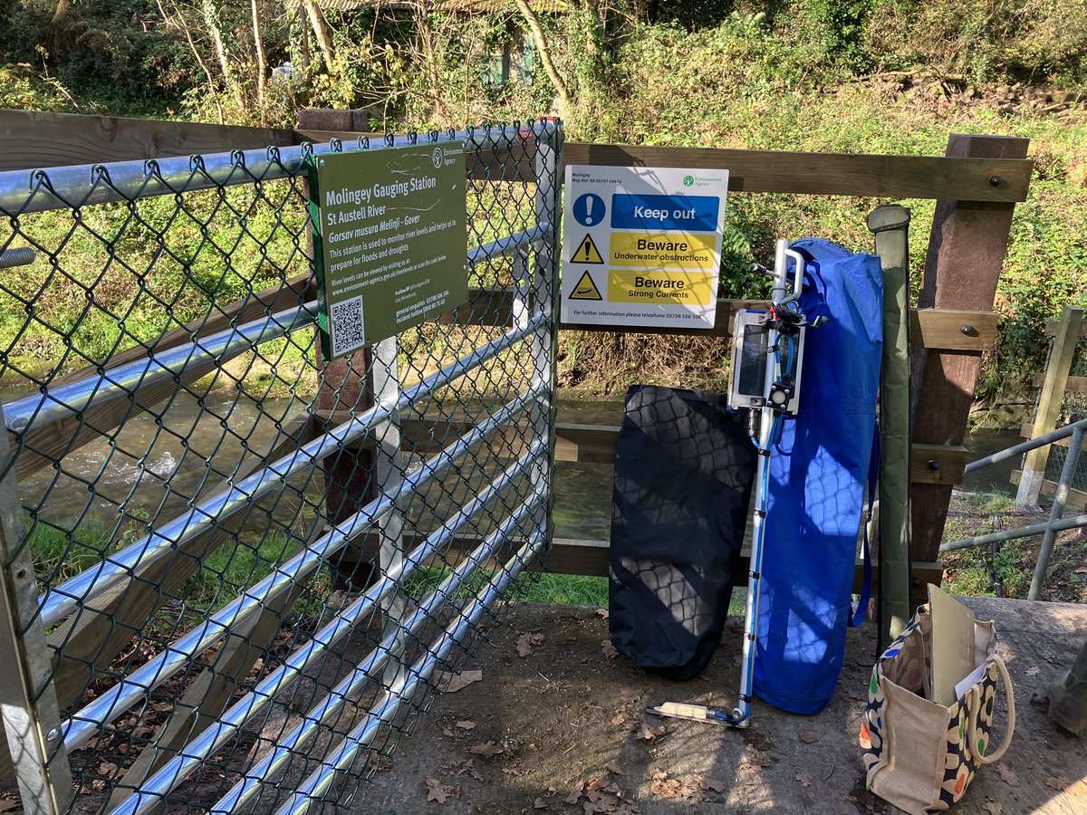 xrunnerwill's tweet image. A lovely late autumn day to sign off a project completed by always brilliant @EnvAgencySW @DCfieldteamsEA.

New public safety fencing and staff gauge at Molingey GS, St Austell

The site is now match fit for its important work flood warning as well as abstraction issues upstream
