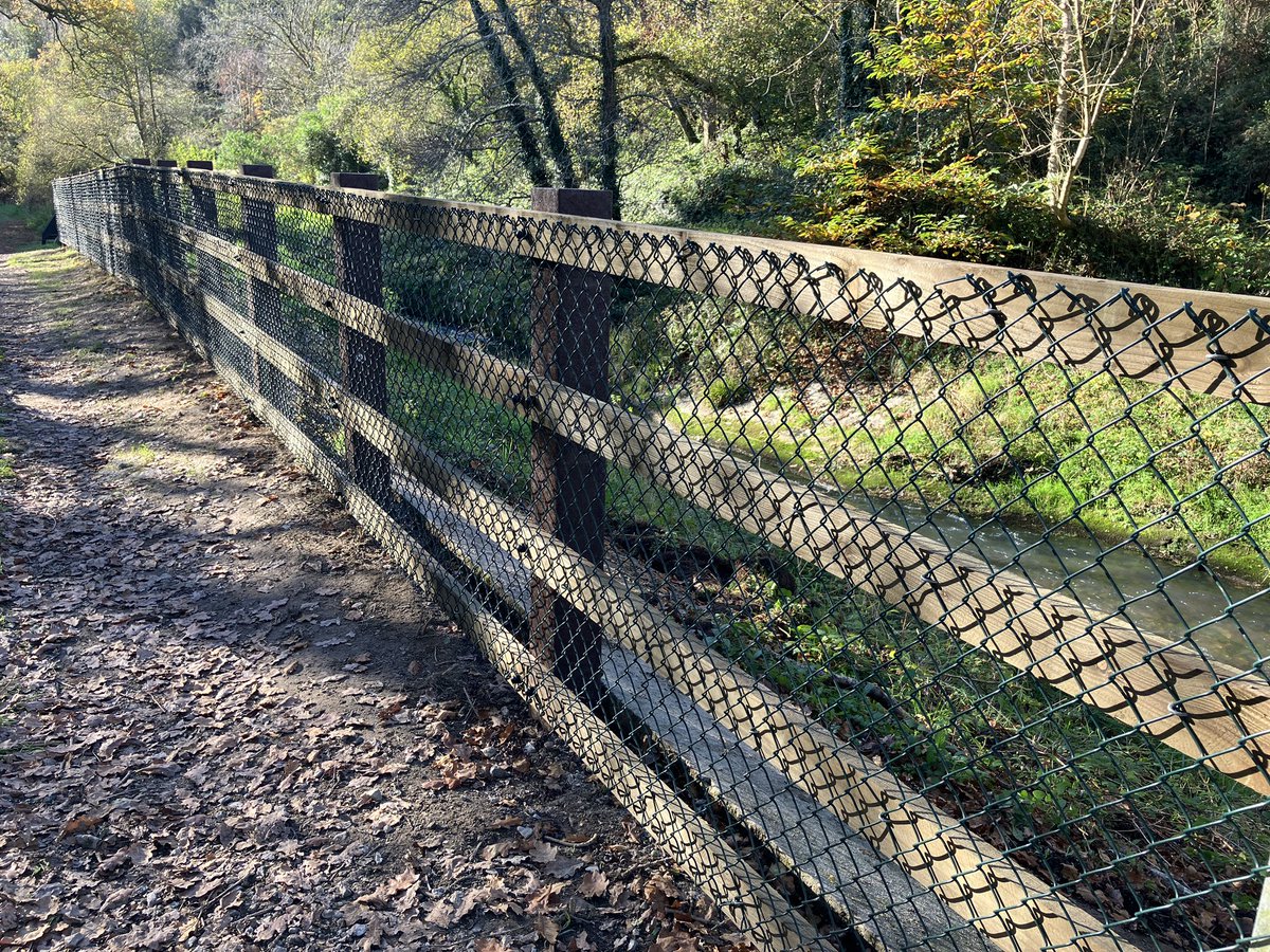 A lovely late autumn day to sign off a project completed by always brilliant <a href="/EnvAgencySW/">Environment AgencySW</a> <a href="/DCfieldteamsEA/">Field Operations EA</a>.

New public safety fencing and staff gauge at Molingey GS, St Austell

The site is now match fit for its important work flood warning as well as abstraction issues upstream