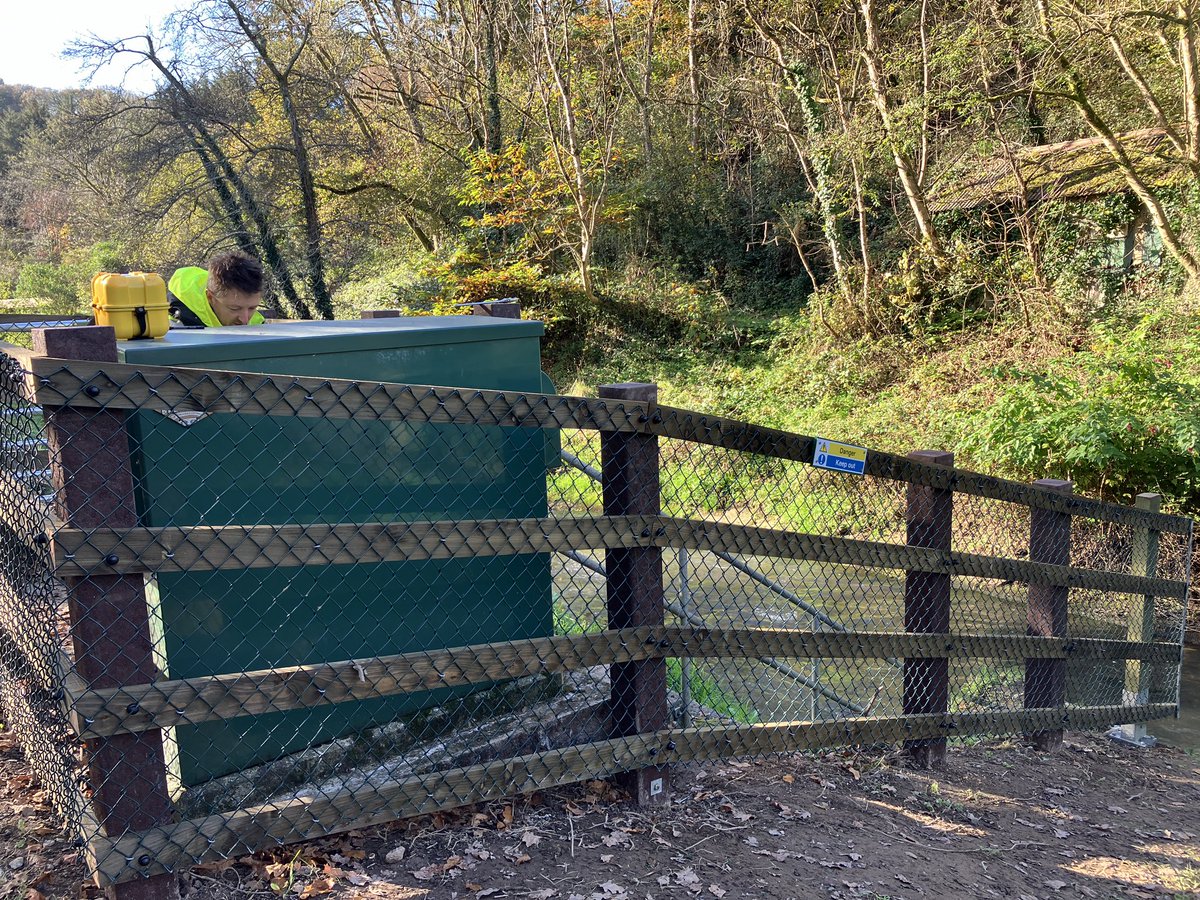 xrunnerwill's tweet image. A lovely late autumn day to sign off a project completed by always brilliant @EnvAgencySW @DCfieldteamsEA.

New public safety fencing and staff gauge at Molingey GS, St Austell

The site is now match fit for its important work flood warning as well as abstraction issues upstream