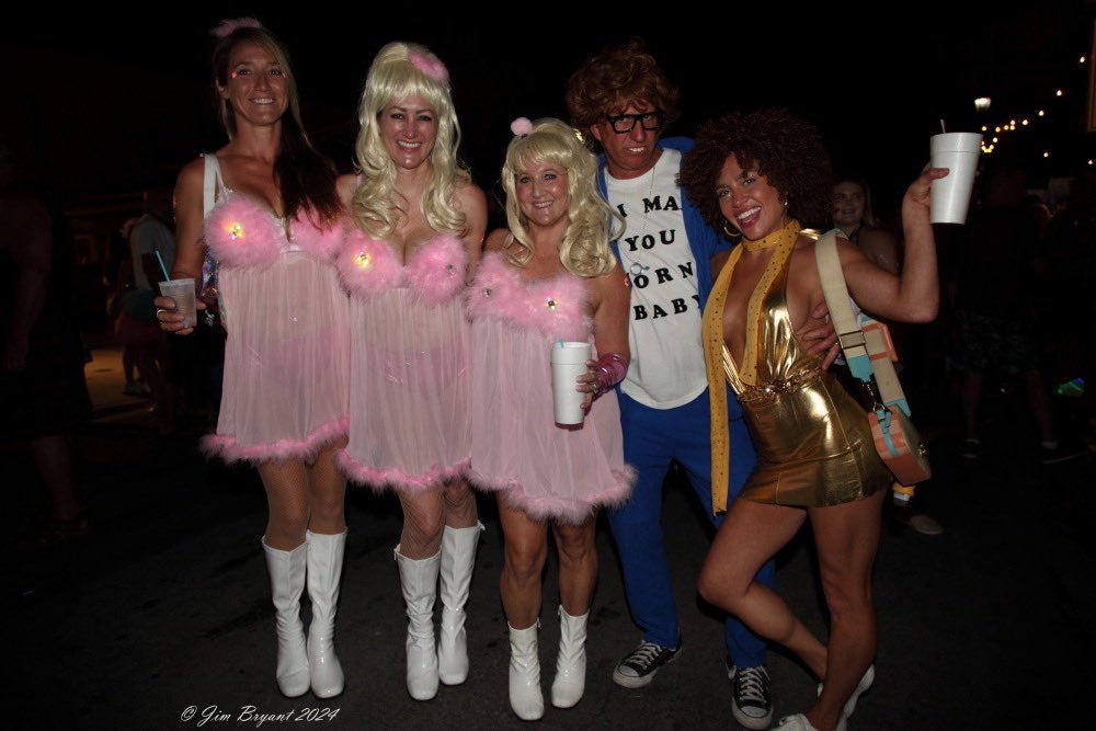 NancyMiklos's tweet photo. #FantasyFest https://t.co/9HDNrUByRP