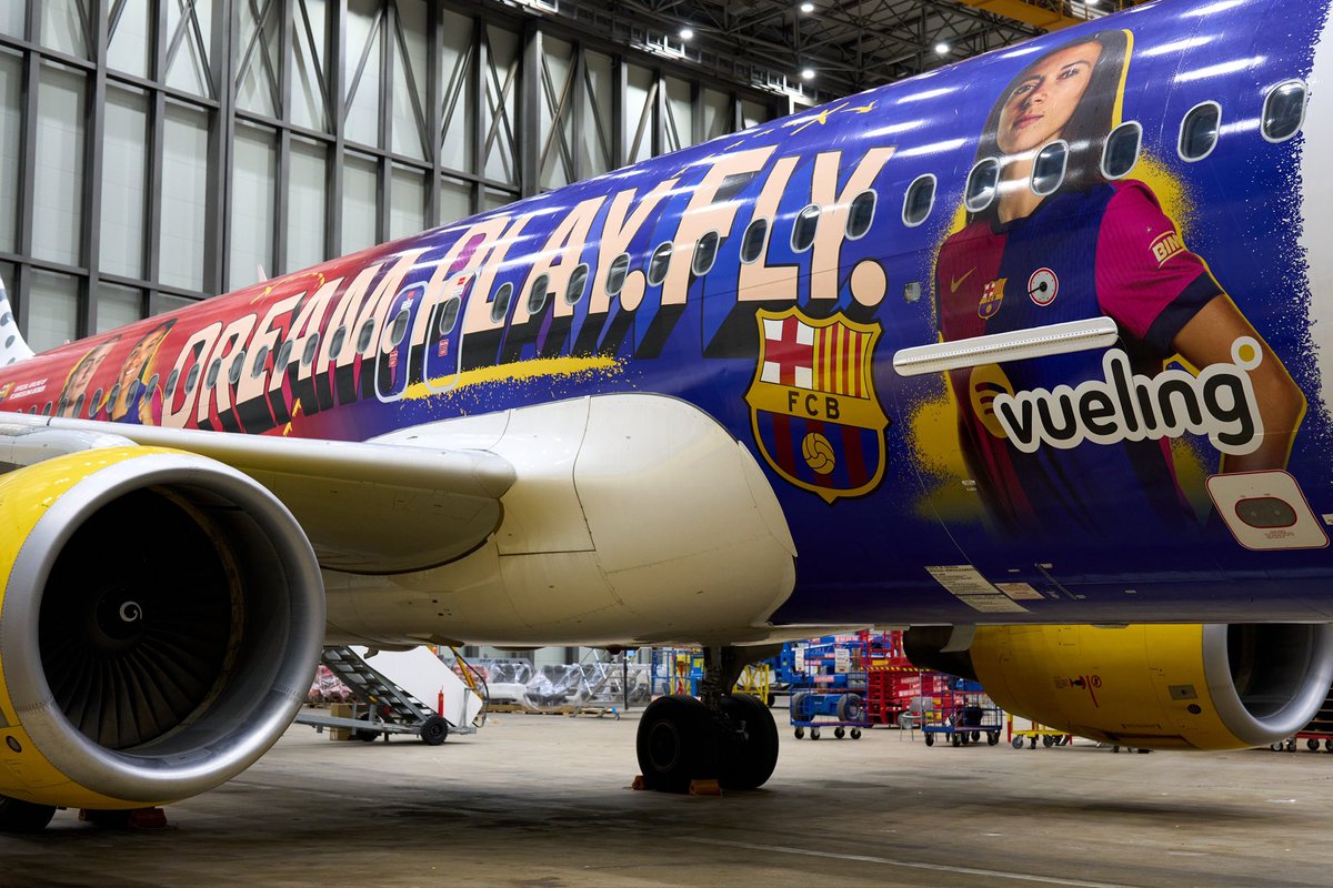 hablemosdellas's tweet photo. ÚLTIMA HORA‼️

Vueling y el Barça Femenino presentan el
nuevo avión del equipo inspirado en la
trayectoria de sus jugadoras.

El equipo lo estrenará este sábado 16 para viajar de Barcelona a Madrid antes del partido.

#FCBarcelona #Vueling https://t.co/BHxrHTTF4h