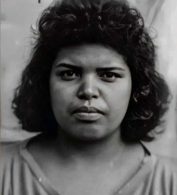 #MemoriaLibertaria 

El #13N de 1992 un grupo de #neonazis encapuchados irrumpieron en el local Four Roses (#Aravaca) y dispararon contra un grupo de personas, hiriendo a algunas y asesinando a Lucrecia Pérez Matos. 

📷 <a href="/Antifaxismoa/">Sare Antifaxista</a>