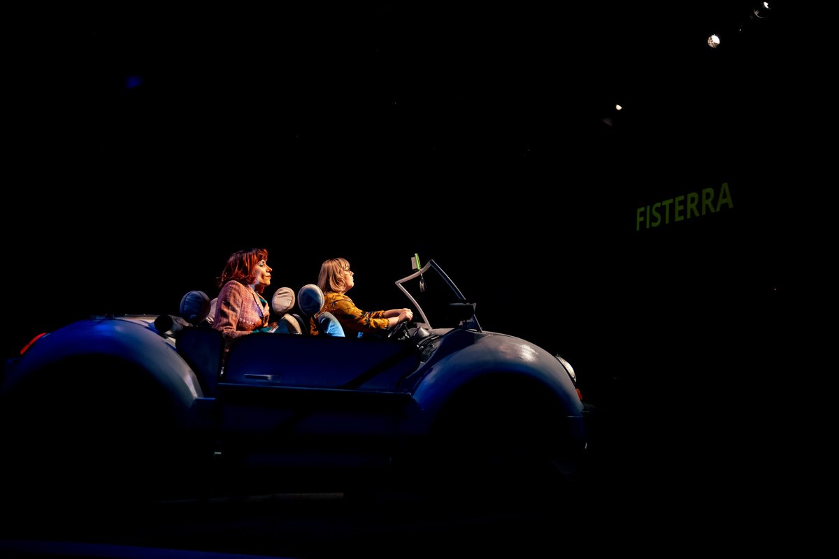 Avui tornem a riure amb #Fisterra  
Una road movie sobre l’escenari, una obra de dones i de la seva lluita contra l'adversitat.  Una comèdia delirant de <a href="/gon_ferran/">ferran.gon</a>
Dir. <a href="/ReguantXenia/">Xenia Reguant Contreras</a>
Amb @martatomasa1 i @gemmamart82
📆 De dx a dss - 20h  
Dge - 18h   
🎟salaversusglories.cat