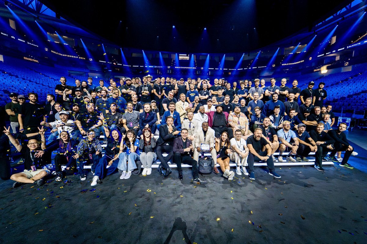 LOOKING FOR WORK! 👋

With 2025 approaching, I'm looking to continue my journey within Marketing and Social Media/Community Management full-time, reviewing all options!

- Coordinated <a href="/RLEsports/">Rocket League Esports</a> socials for 3 RLCS seasons within online and in-person events
- Handled day-to-day