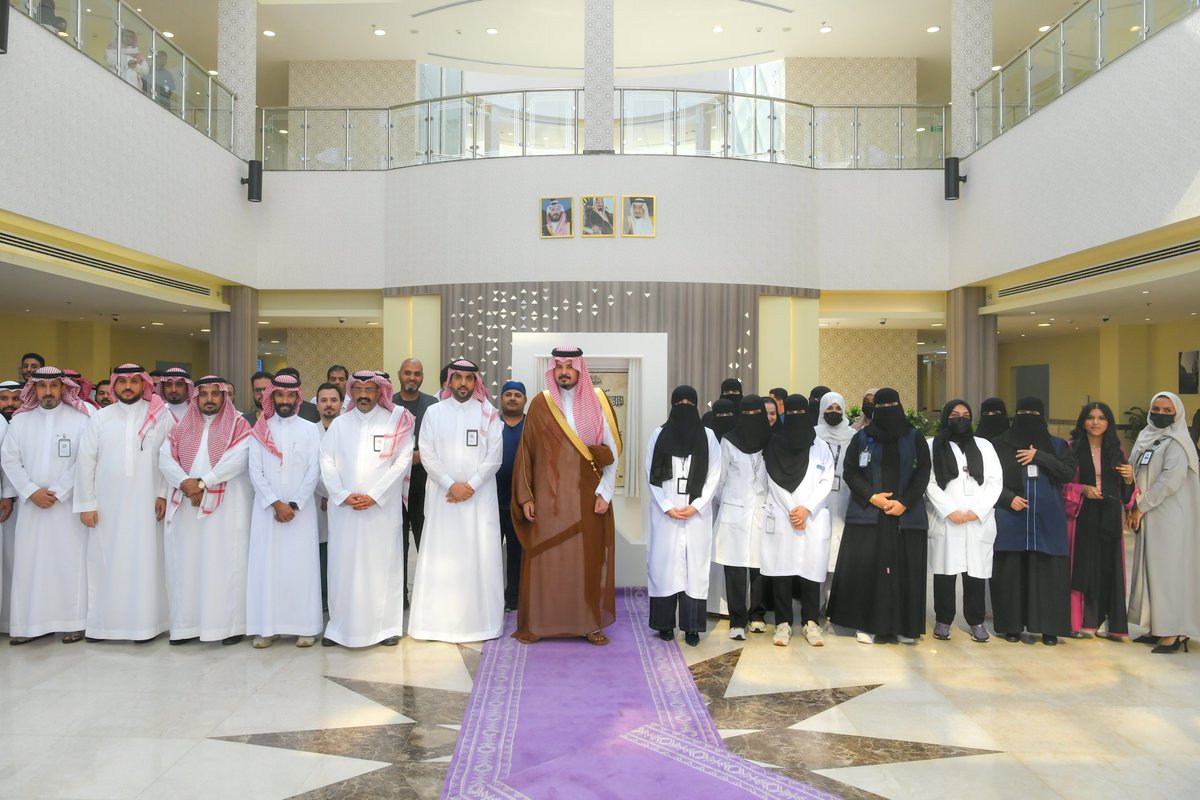 imarat_almadina's tweet photo. سمو أمير منطقة #المدينة_المنورة #سلمان_بن_سلطان، يُدشّن الخدمات الطبية في المبنى الجديد للعيادات الخارجية بمستشفى #ينبع العام بطاقة تشغيلية 84 عيادة، والتي نفّذها @med_cluster بقيمة قاربت 50 مليون ريال، وذلك في إطار تطوير وتحسين منظومة الخدمات الصحية المقدمة لسكان وزوار المحافظة. https://t.co/1J06l1Yyn8