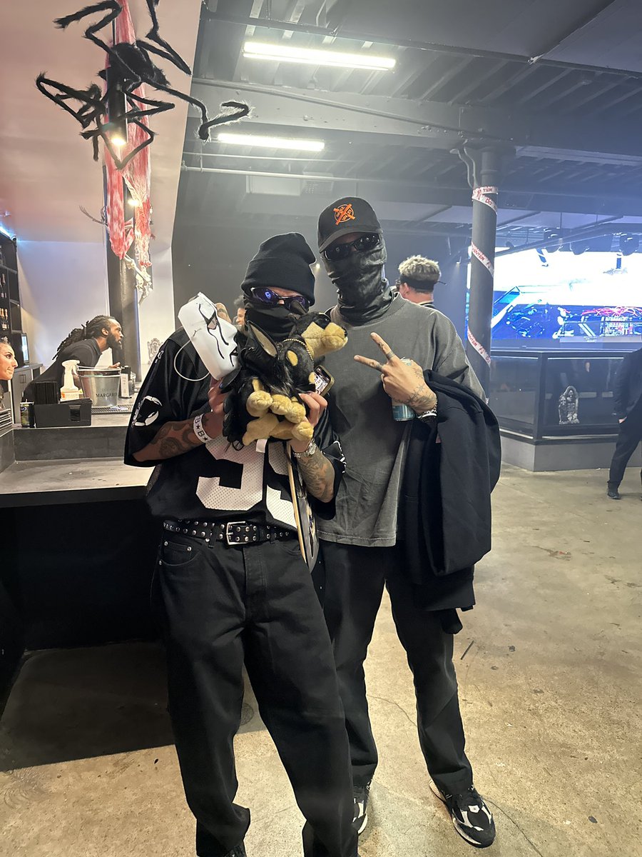KANAKAwav's tweet photo. With the actual 🐐 @longjawns https://t.co/NfCrN43Vh0
