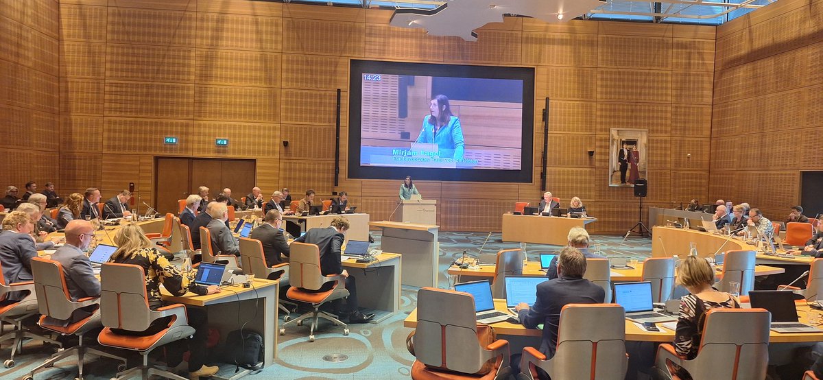 GerlantZ's tweet photo. PvdD in #psov is blij. De productie van biologisch voedsel is met 50% gestegen. Nu moet provincie 10% biologisch inkopen.

Feit 1: totale biologische productie in NL is maar bijna 4 %.
Feit 2: zojuist telefoon van boer gehad. Hij gaat weer gangbaar produceren. Kosten zijn te hoog https://t.co/4r8FIC4pnu