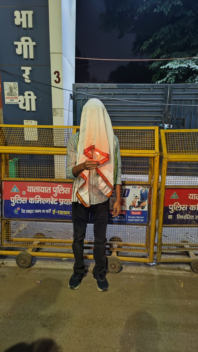 anshu9449's tweet image. ये स्त्री नहीं पुरुष आया है, साथ में पैगाम लाया है,
बहुत हुआ अब में मीटिंग का खेल, ले आओ अब नोटिस का खेल।।
नोटिस लेकर रहेंगे✊
इंकलाब जिंदाबाद ✊
#UPPSC_No_Normalisation
#UPPCS_ROARO_ONESHIFT 
#No_Normalisation