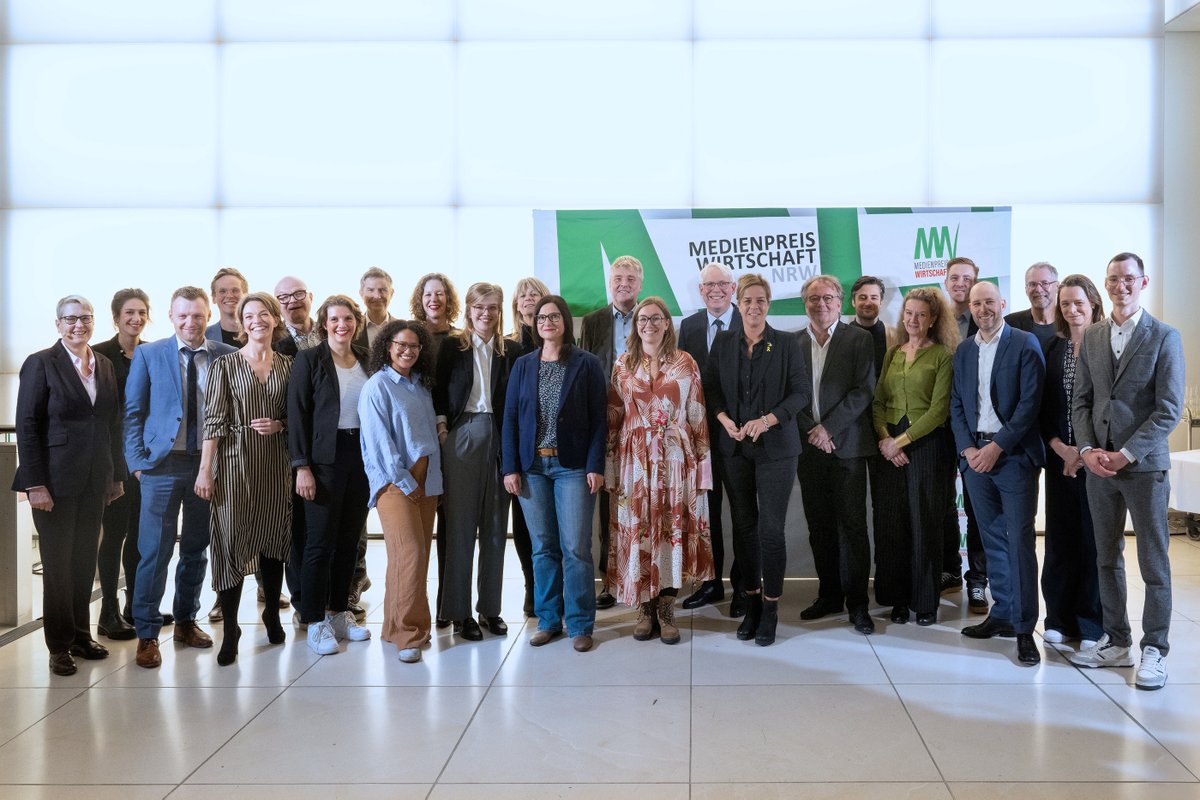 Wirtschaft.NRW (@wirtschaftnrw) on Twitter photo Der Wirtschaftsjournalismus bereitet Transformationsprozesse verständlich auf, berichtet über aktuelle Herausforderungen und macht inspirierende Erfolgsgeschichten sichtbar. <a href="/MonaNeubaur/">Mona Neubaur</a> würdigte gestern herausragende journalistische Arbeiten mit dem Medienpreis Wirtschaft NRW. Der Wirtschaftsjournalismus bereitet Transformationsprozesse verständlich auf, berichtet über aktuelle Herausforderungen und macht inspirierende Erfolgsgeschichten sichtbar. <a href="/MonaNeubaur/">Mona Neubaur</a> würdigte gestern herausragende journalistische Arbeiten mit dem Medienpreis Wirtschaft NRW.